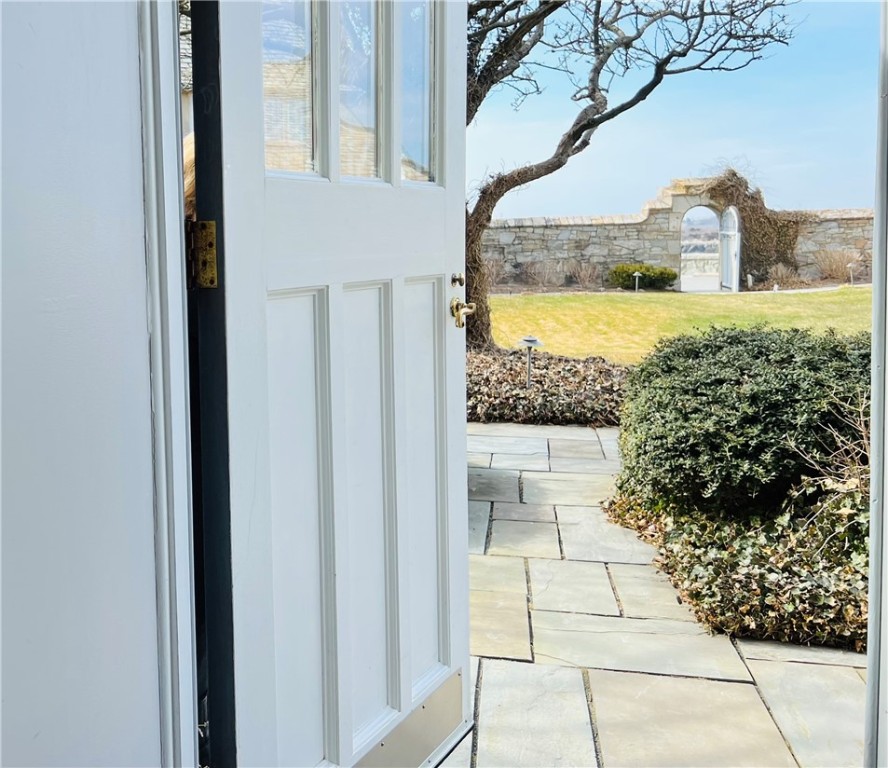 61 Ledge Road, Unit H Newport, RI 02840 - Photo 6 of 30