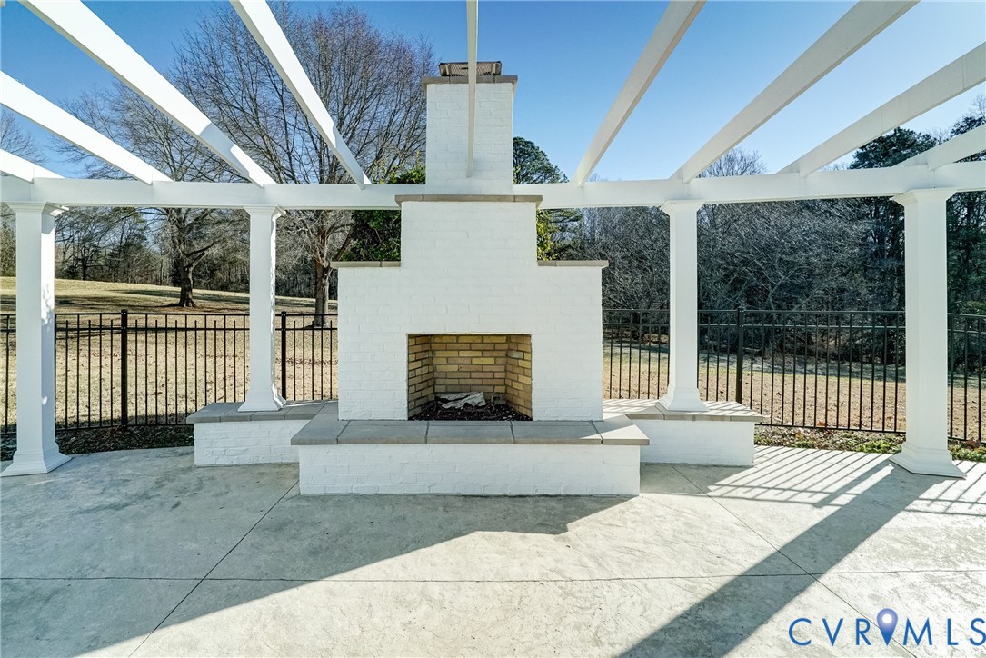 721 Meadow View Ridge Manakin-Sabot, VA 23103 - Photo 6 of 50 a view of a house with a porch