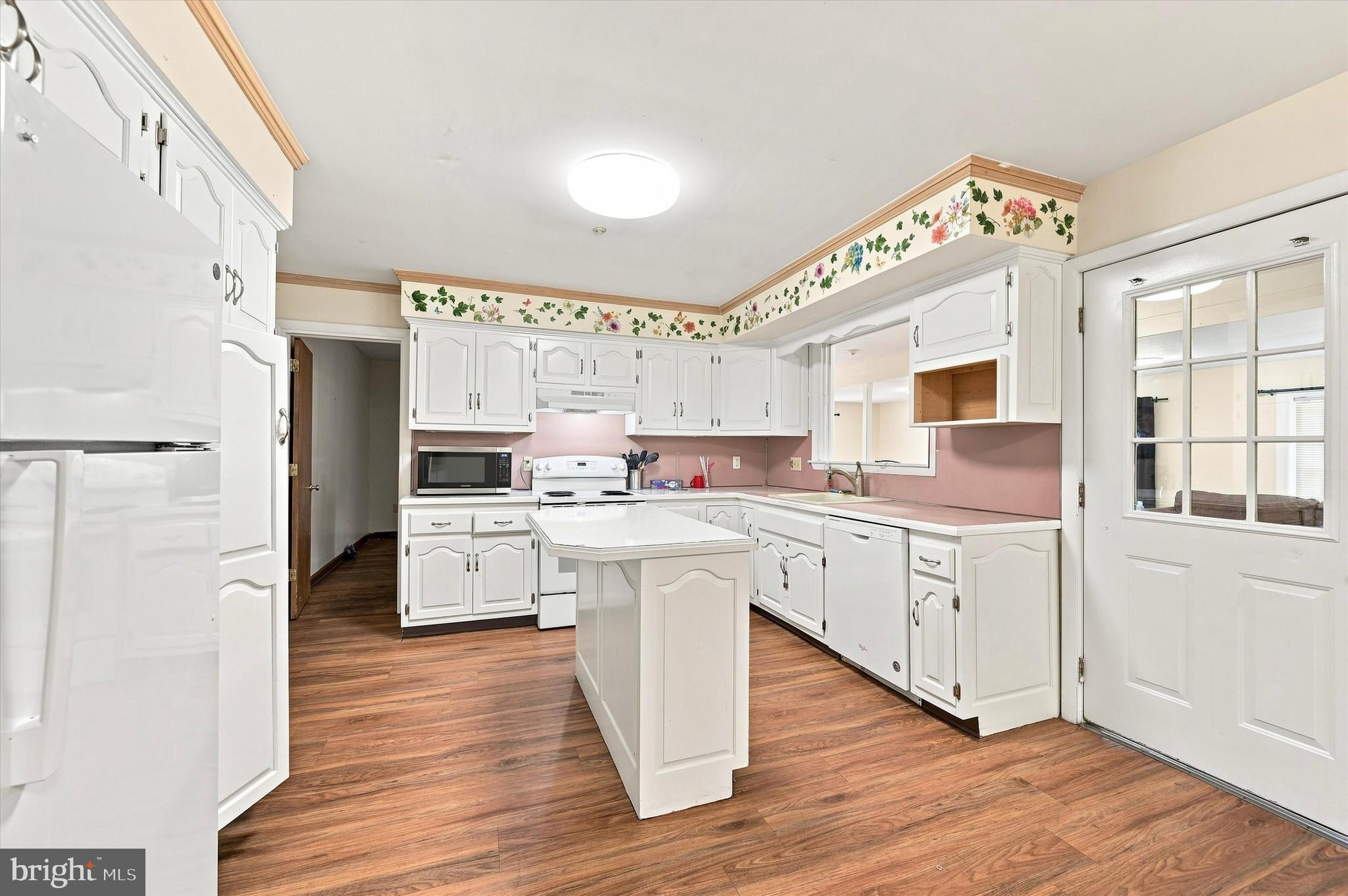 2745 Edge Hill Road Huntingdon Valley, PA 19006 - Photo 10 of 25 Gallery Image 10