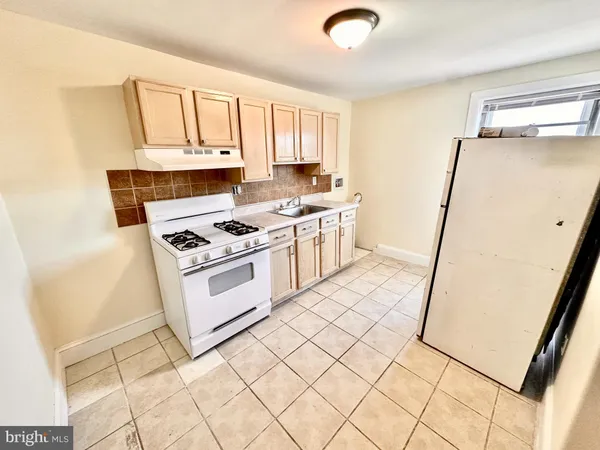 $1,200 | 3400 Henry Avenue, Unit 3R, Philadelphia, PA 19129
