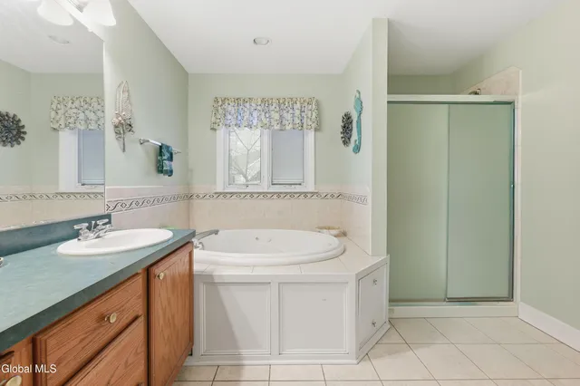 $647,777 | 12 Patriot Circle, Clifton Park, NY 12065