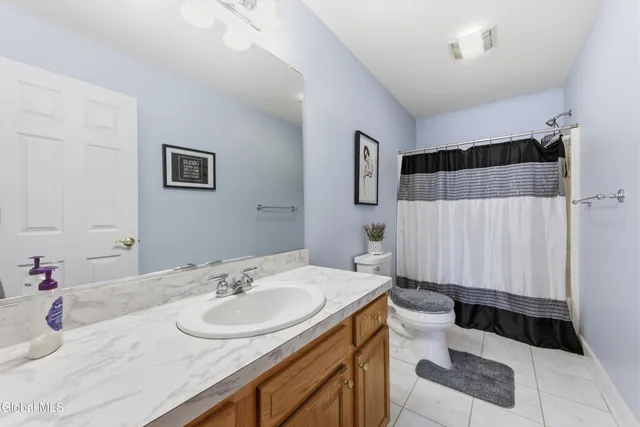 $647,777 | 12 Patriot Circle, Clifton Park, NY 12065