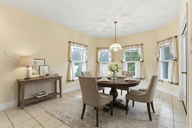 $647,777 | 12 Patriot Circle, Clifton Park, NY 12065