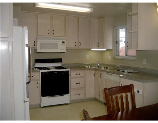 584 Lindsay Road Carnegie, PA 15106 - Photo 4 of 16 Kitchen.