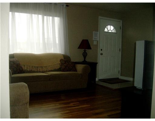 584 Lindsay Road Carnegie, PA 15106 - Photo 6 of 16 Living Room.