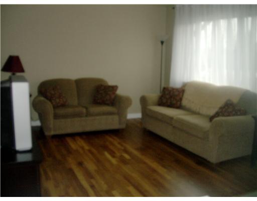 584 Lindsay Road Carnegie, PA 15106 - Photo 7 of 16 Living Room.