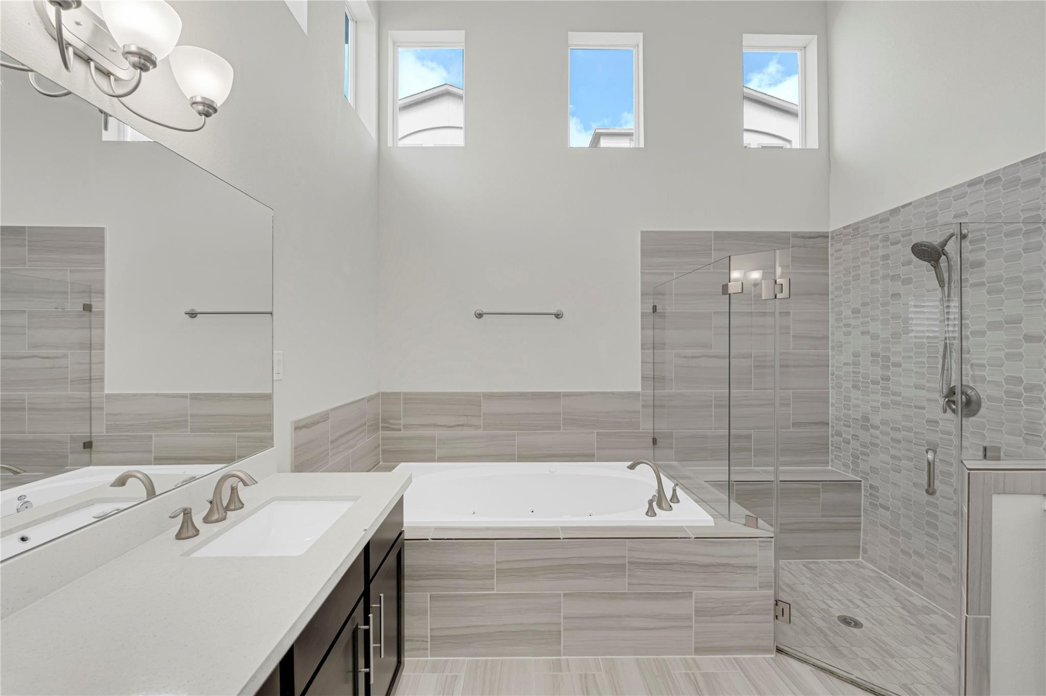1210 Cedarpost Tree Springs Place, Unit P Houston, TX 77055 - Photo 13 of 25 a bathroom with a bathtub and a sink