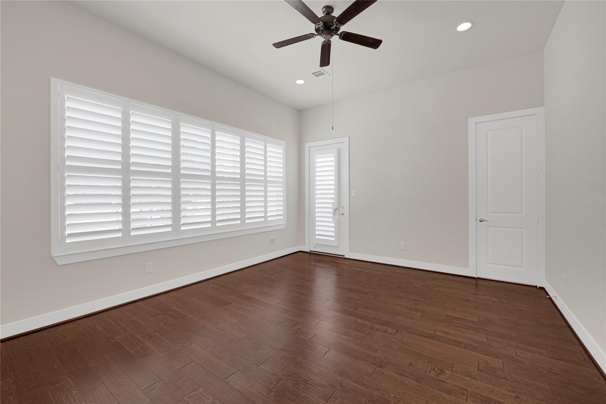1210 Cedarpost Tree Springs Place, Unit P Houston, TX 77055 - Photo 15 of 25 an empty room with wooden floor fan and windows