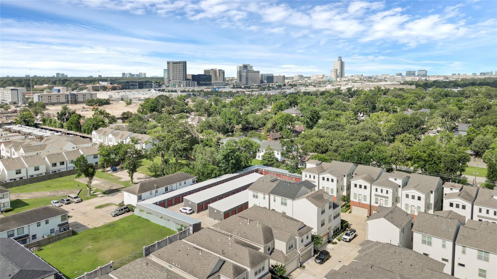 1210 Cedarpost Tree Springs Place, Unit P Houston, TX 77055 - Photo 24 of 25 a view of a city from a terrace