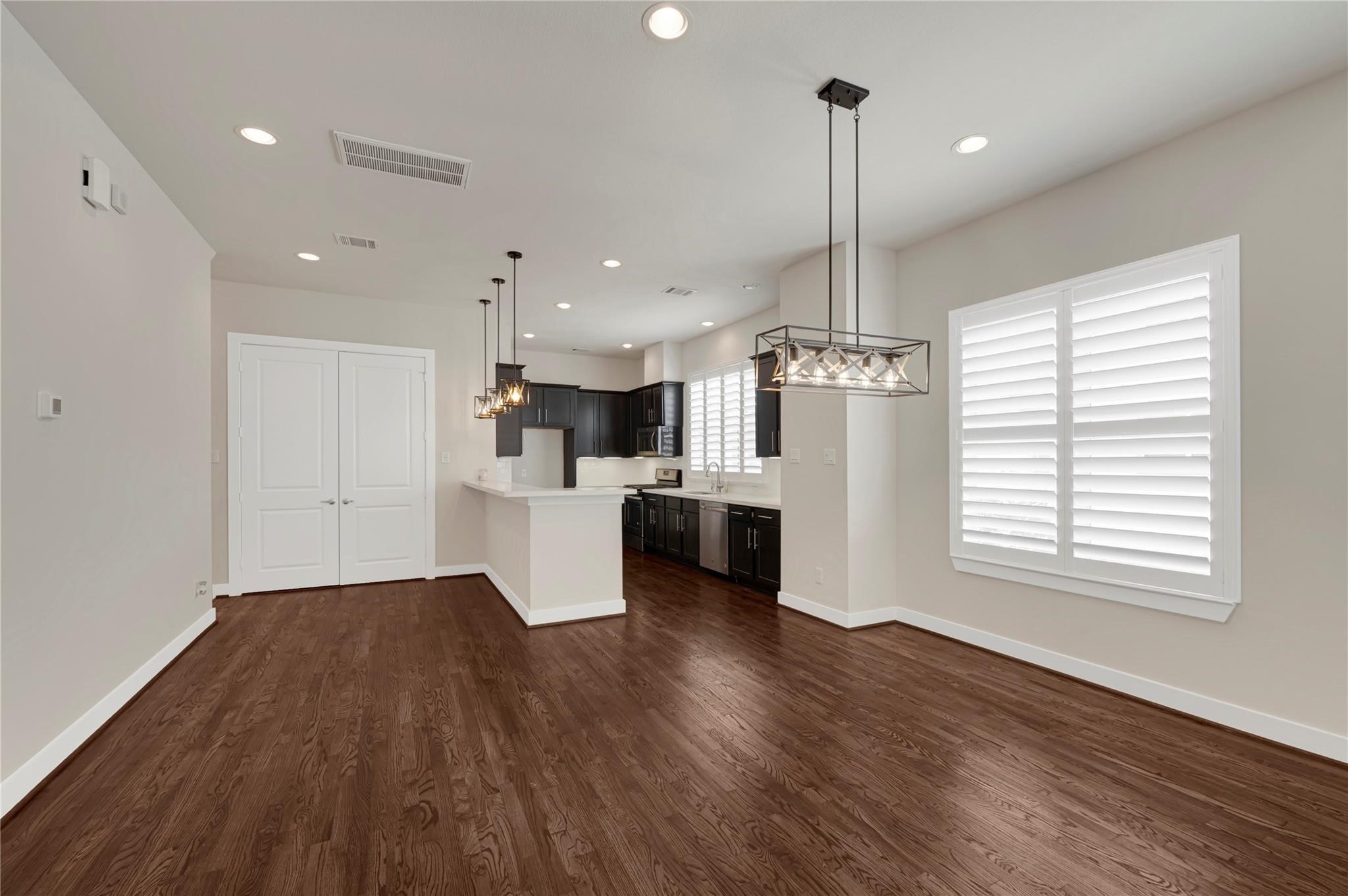 1210 Cedarpost Tree Springs Place, Unit P Houston, TX 77055 - Photo 3 of 25 a view of kitchen with refrigerator and window