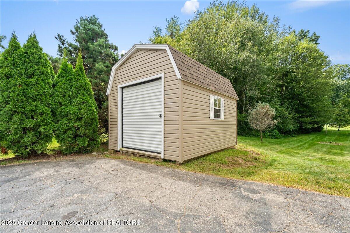 11985 Secluded Ridge Drive Byron, MI 48418 - Photo 33 of 39 11-Media Jett - 42
