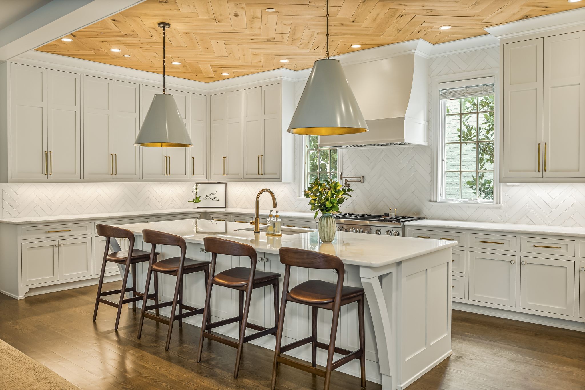154 A Cheek Road Nashville, TN 37205 - Photo 14 of 61 a kitchen with a table chairs sink and cabinets