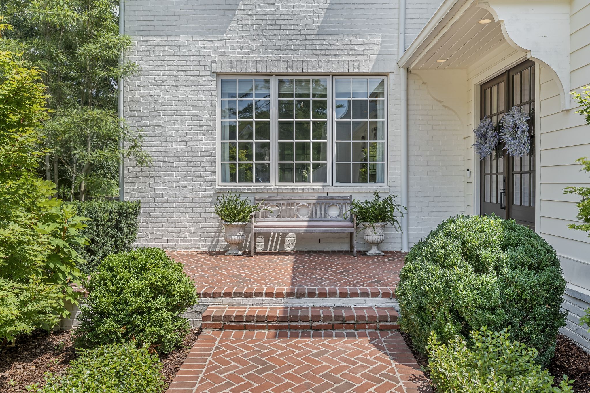 154 A Cheek Road Nashville, TN 37205 - Photo 3 of 61 a front view of a house with garden