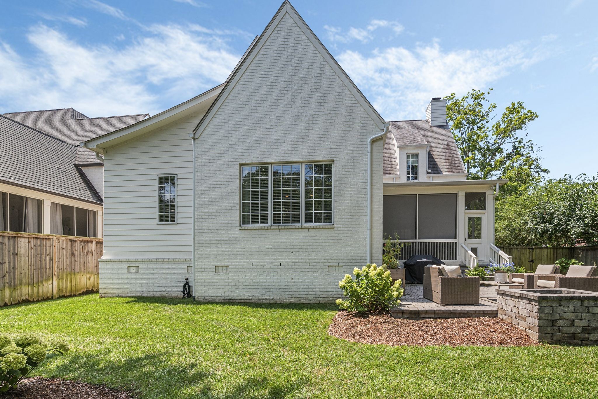 154 A Cheek Road Nashville, TN 37205 - Photo 58 of 61 a front view of a house with a garden