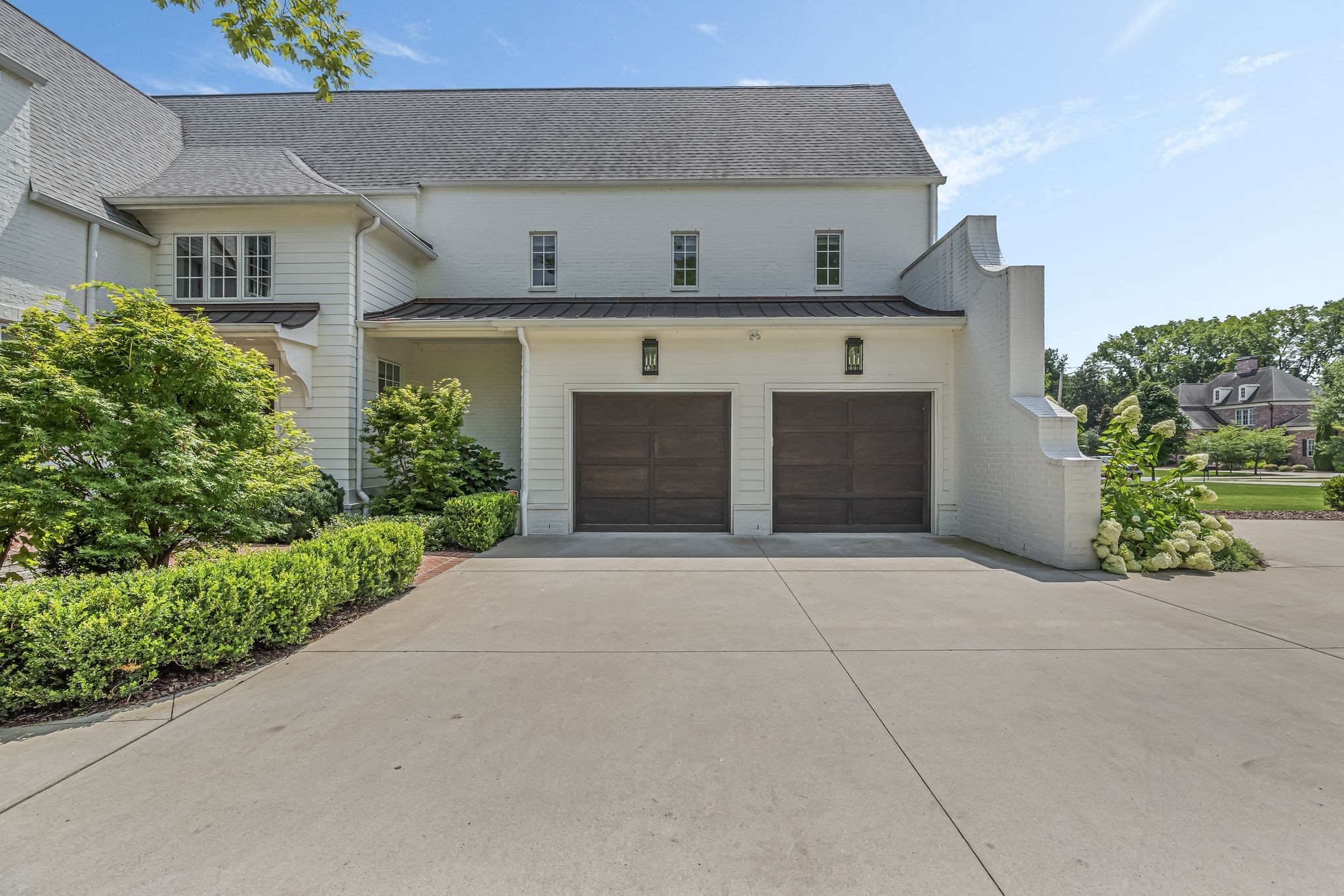 154 A Cheek Road Nashville, TN 37205 - Photo 61 of 61 a front view of a house with garden