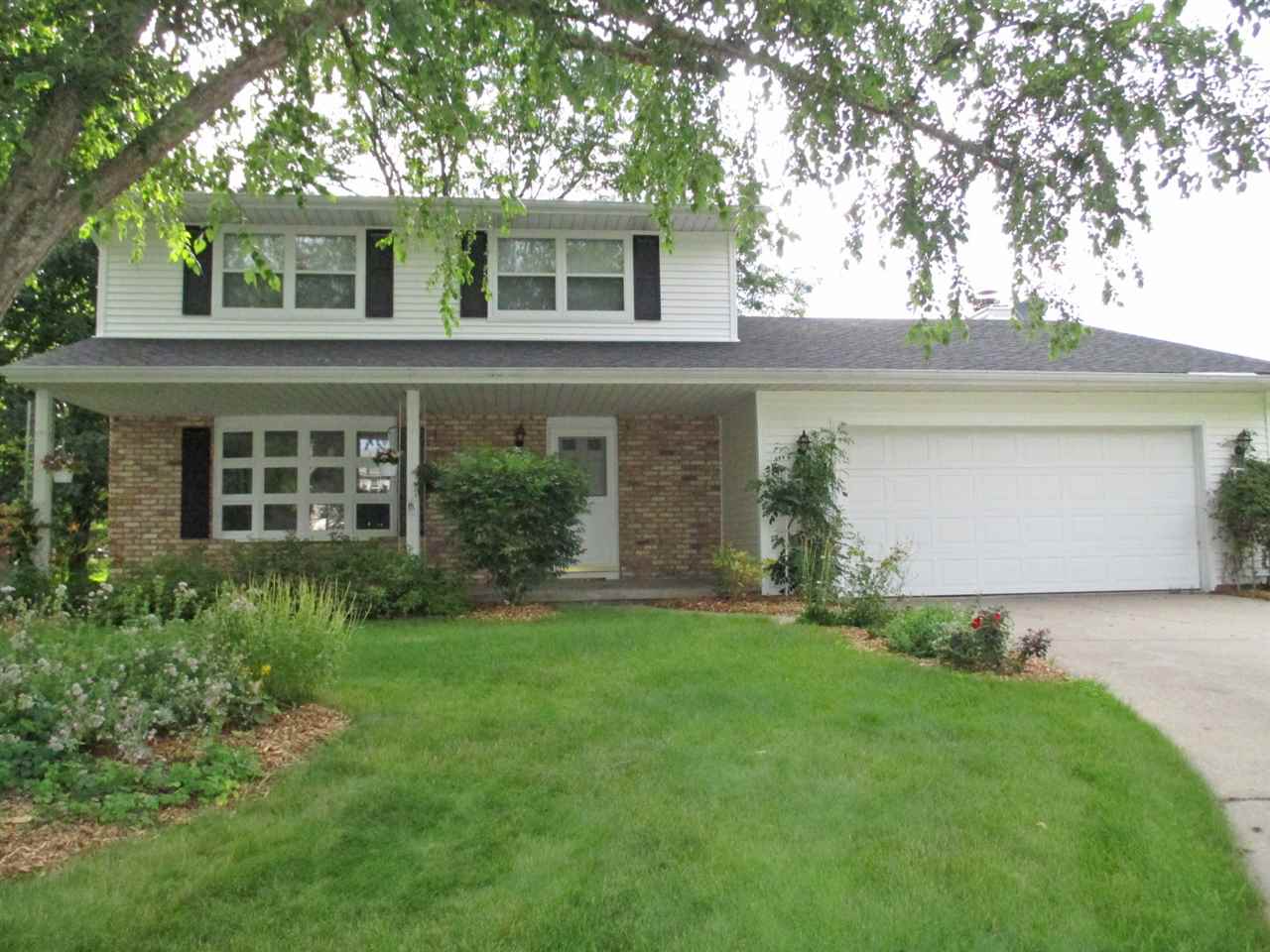 18 North Strathfield Circle Madison, WI 53717 - Photo 1 of 1