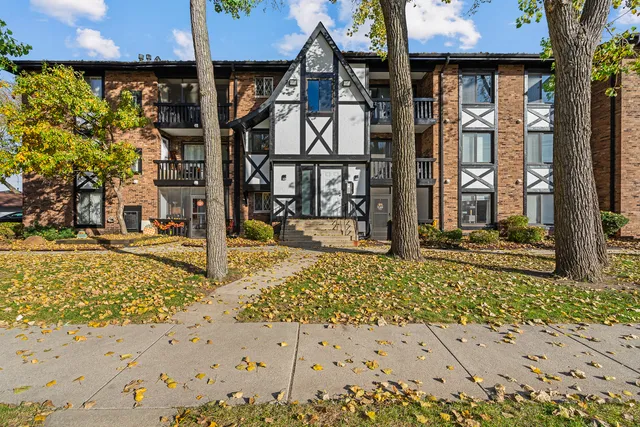 $163,000 | 13615 Lavergne Avenue, Unit 110, Crestwood, IL 60418