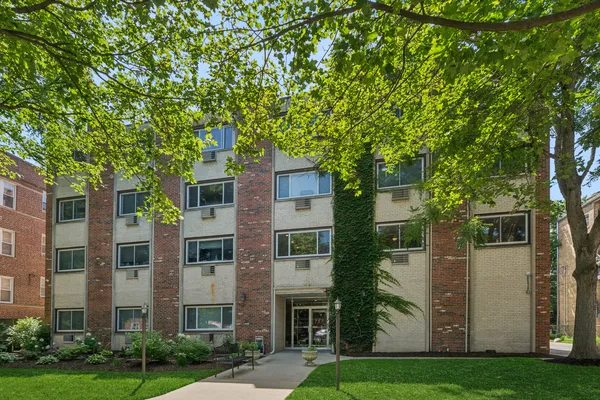 $480,000 | 1234 Elmwood Avenue, Unit 2F, Evanston, IL 60202