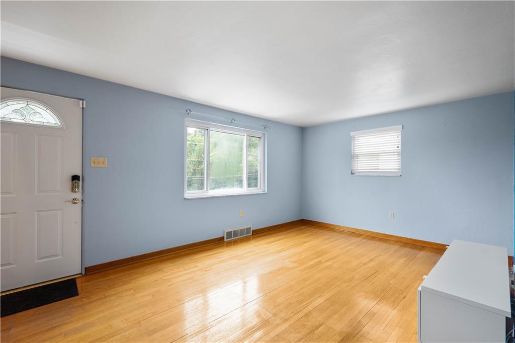 174 Seavey Road Pittsburgh, PA 15223 - Photo 3 of 28 Gallery Image 3