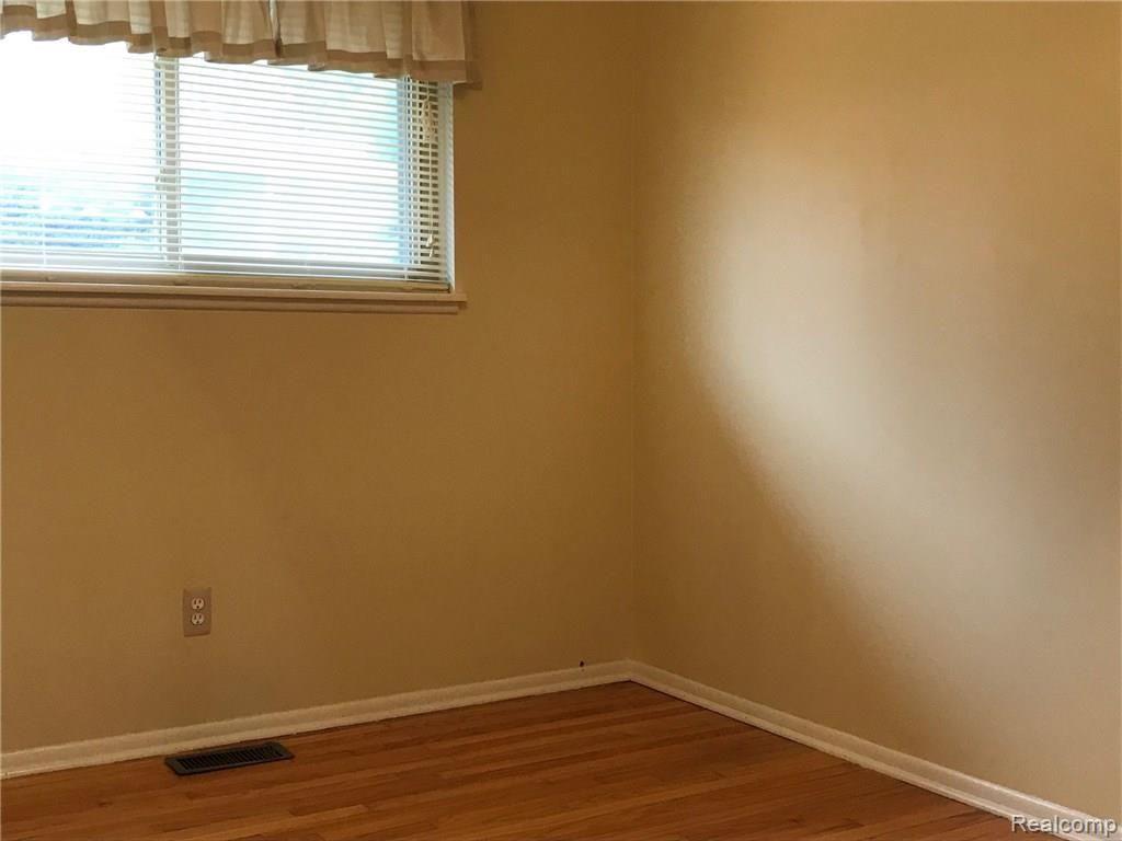 255 Henry Ruff Road Garden City, MI 48135 - Photo 12 of 20