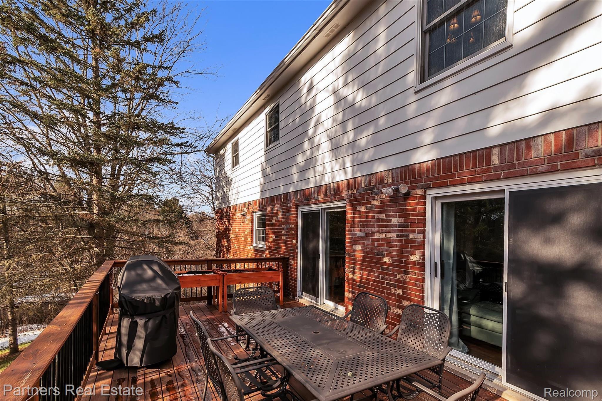 1859 Echo Hills Road Howell, MI 48855 - Photo 58 of 73 60-1859 Echo Hills Rd-windowstill-r.jpg