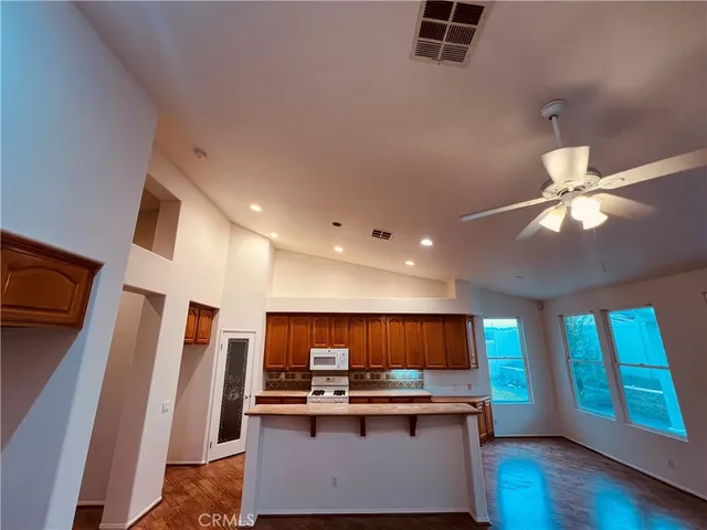 $2,700 | 5419 Orange Grove Avenue, Hemet, CA 92544