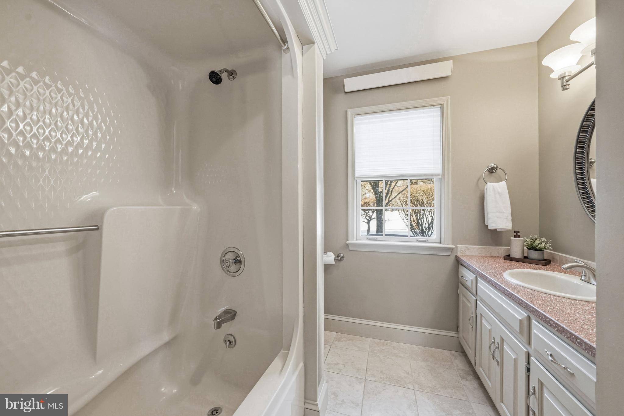 9 Log Cabin Road Perkasie, PA 18944 - Photo 16 of 47 Primary Bathroom