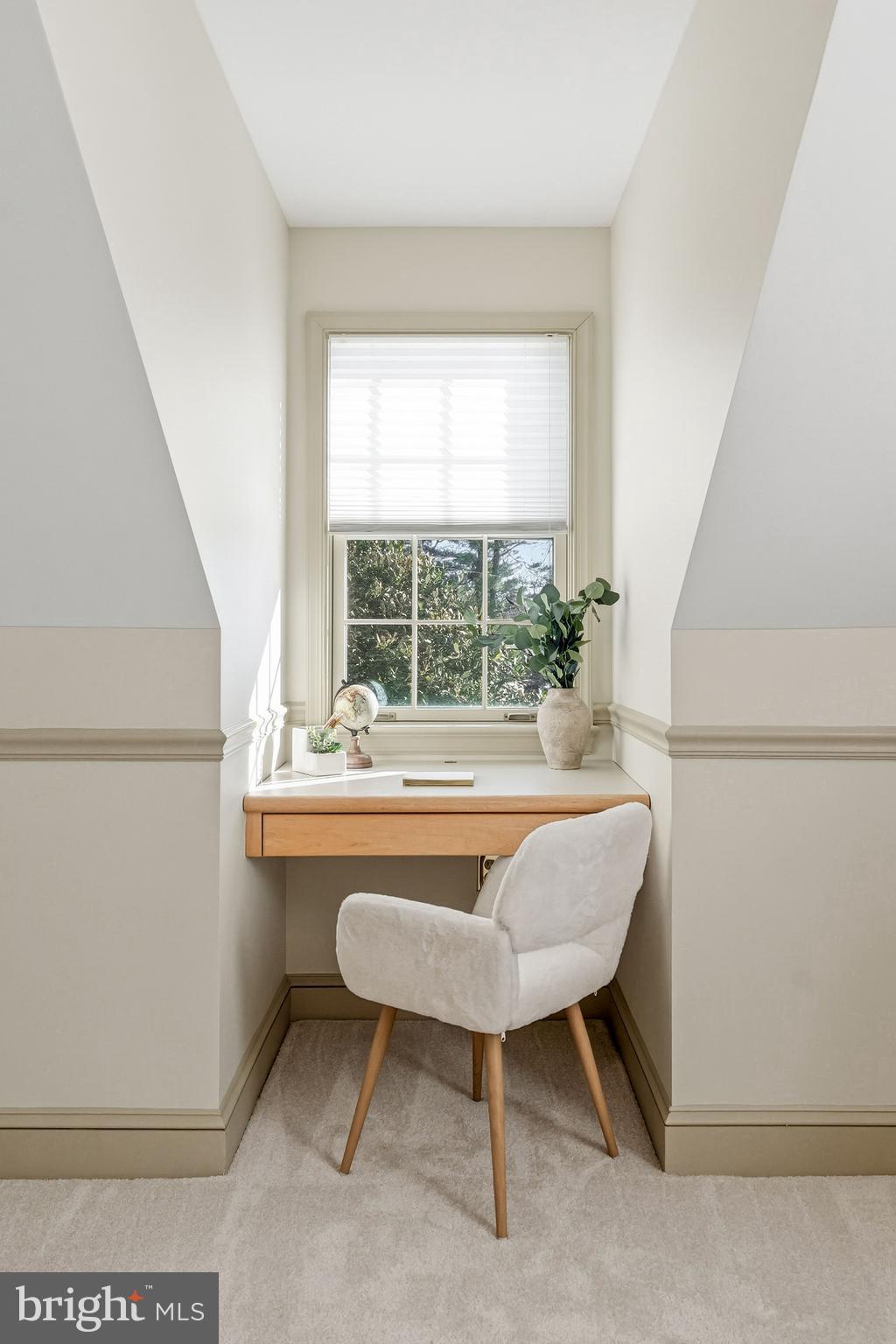 9 Log Cabin Road Perkasie, PA 18944 - Photo 26 of 47 Bedroom 3 Built-in Desk