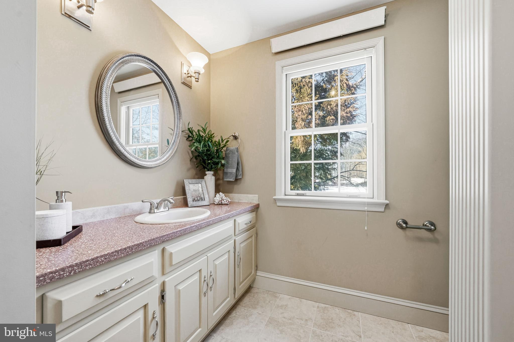 9 Log Cabin Road Perkasie, PA 18944 - Photo 27 of 47 Second Floor Full Hall Bath