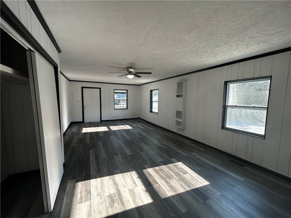 1905 65th Street Valley, AL 36854 - Photo 8 of 19 Living Room