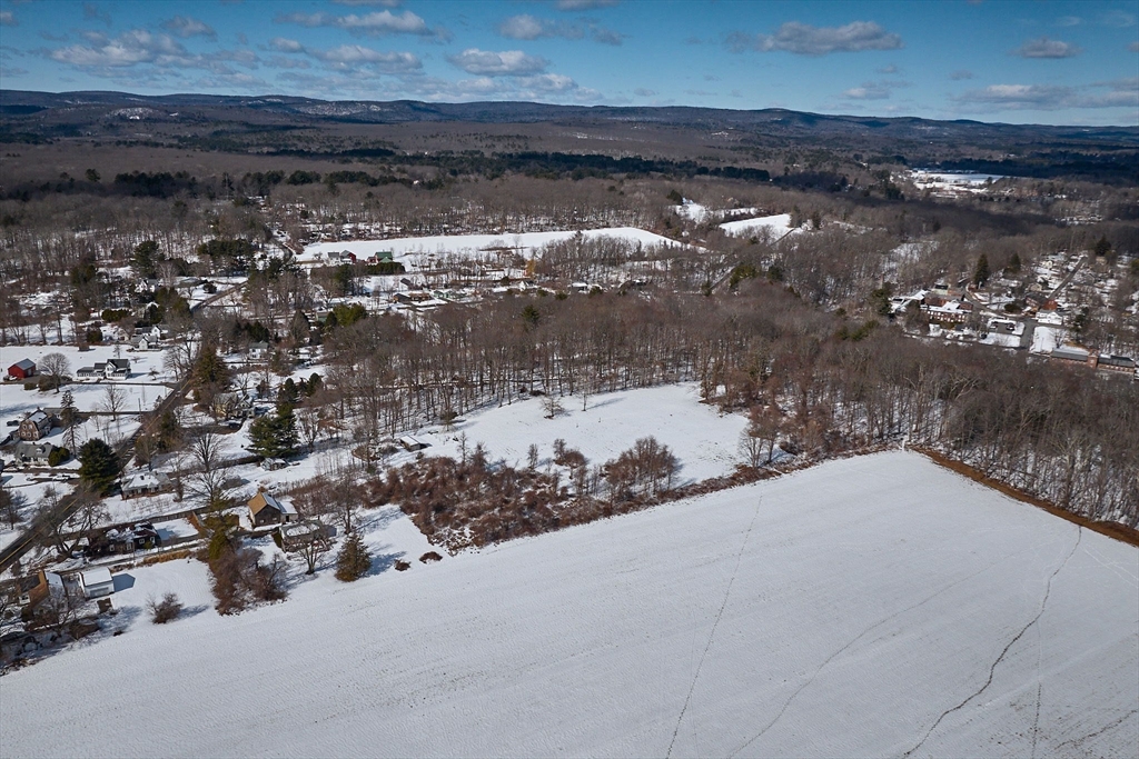 299 R Burts Pit Road Northampton, MA 01062 - Photo 8 of 33