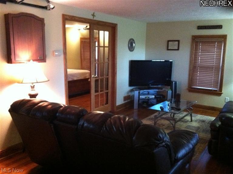 212 Marks Road Brunswick, OH 44212 - Photo 8 of 13 Family Room