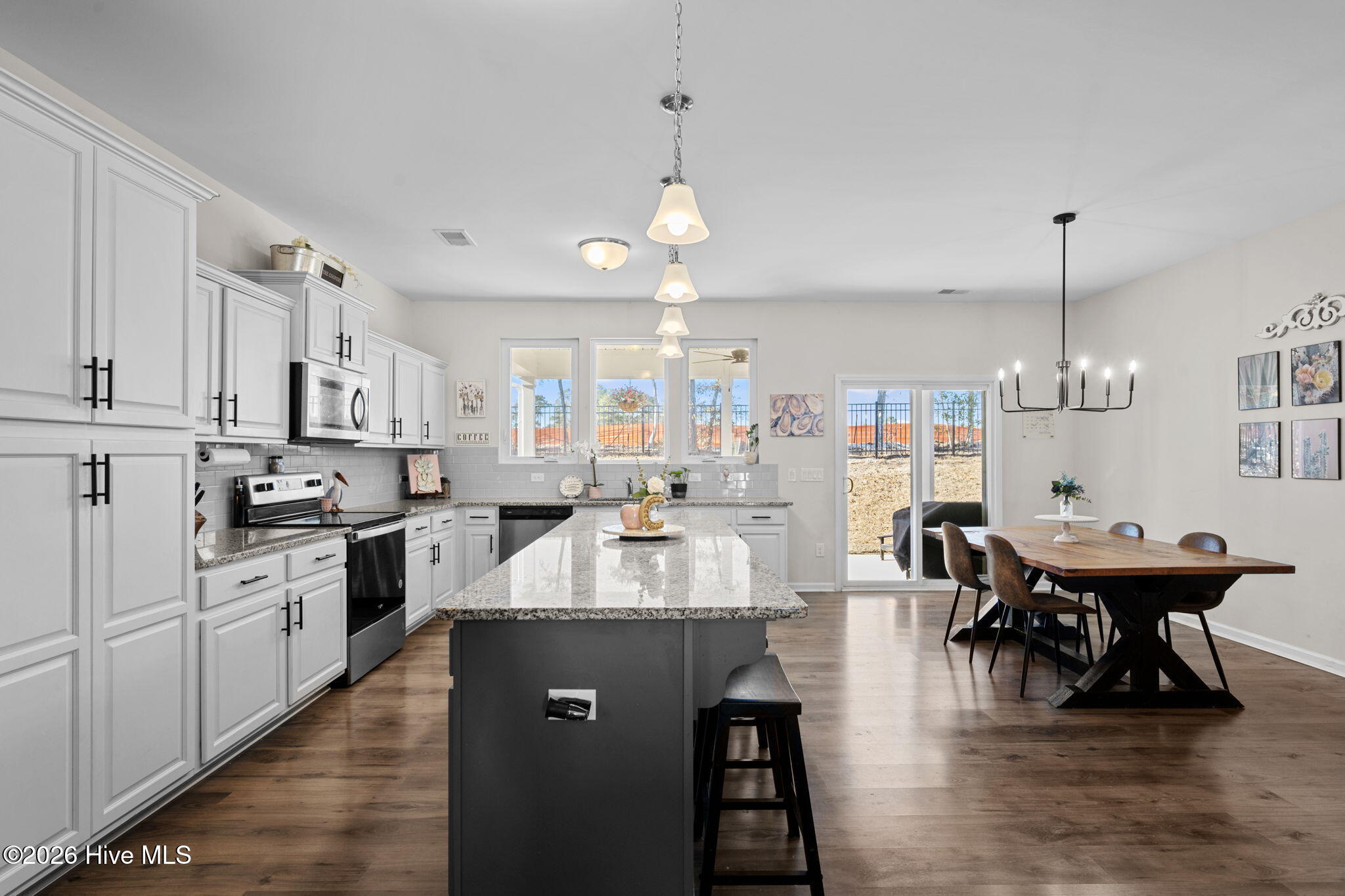 2549 Provence Drive Southeast Bolivia, NC 28422 - Photo 8 of 39 11-web-or-mls-Kitchen dining