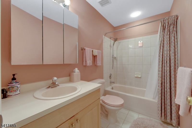 28 Berkeley Square Watchung, NJ 07922 - Photo 15 of 26 Gallery Image 15