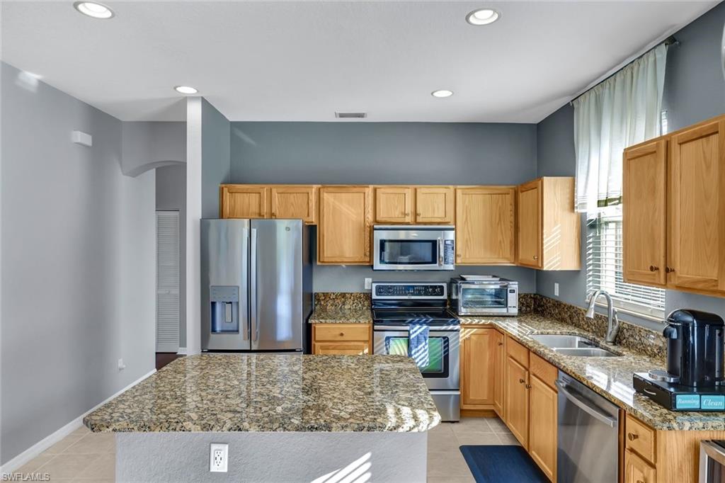 9262 Chestnut Tree Loop Fort Myers, FL 33967 - Photo 3 of 18 Gallery Image 3