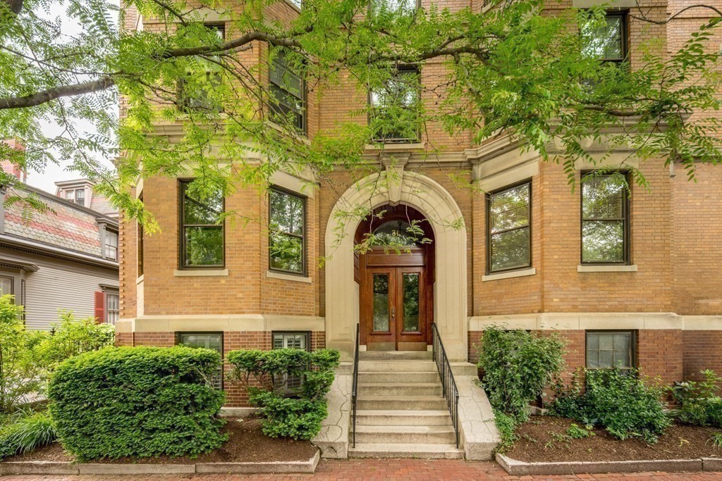 31 Linnaean Street, Unit 2 Cambridge, MA 02138 - Photo 10 of 10