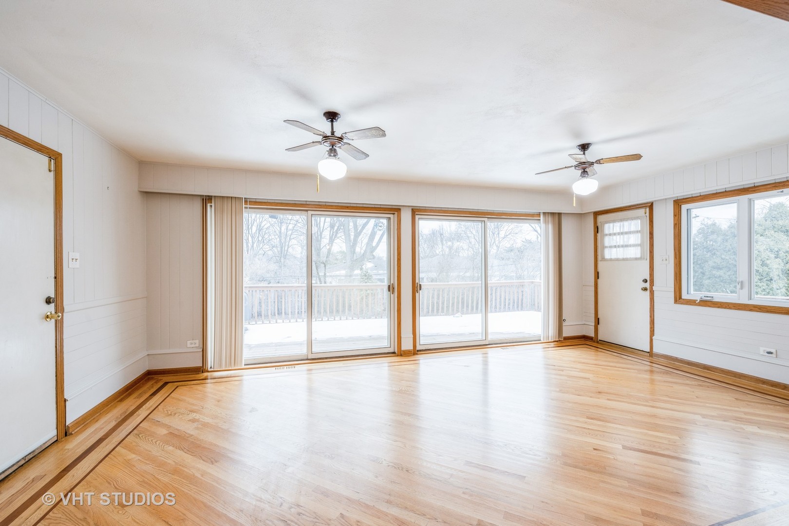 6310 Thurlow Street Willowbrook, IL 60527 - Photo 14 of 34 a view of an empty room with a window