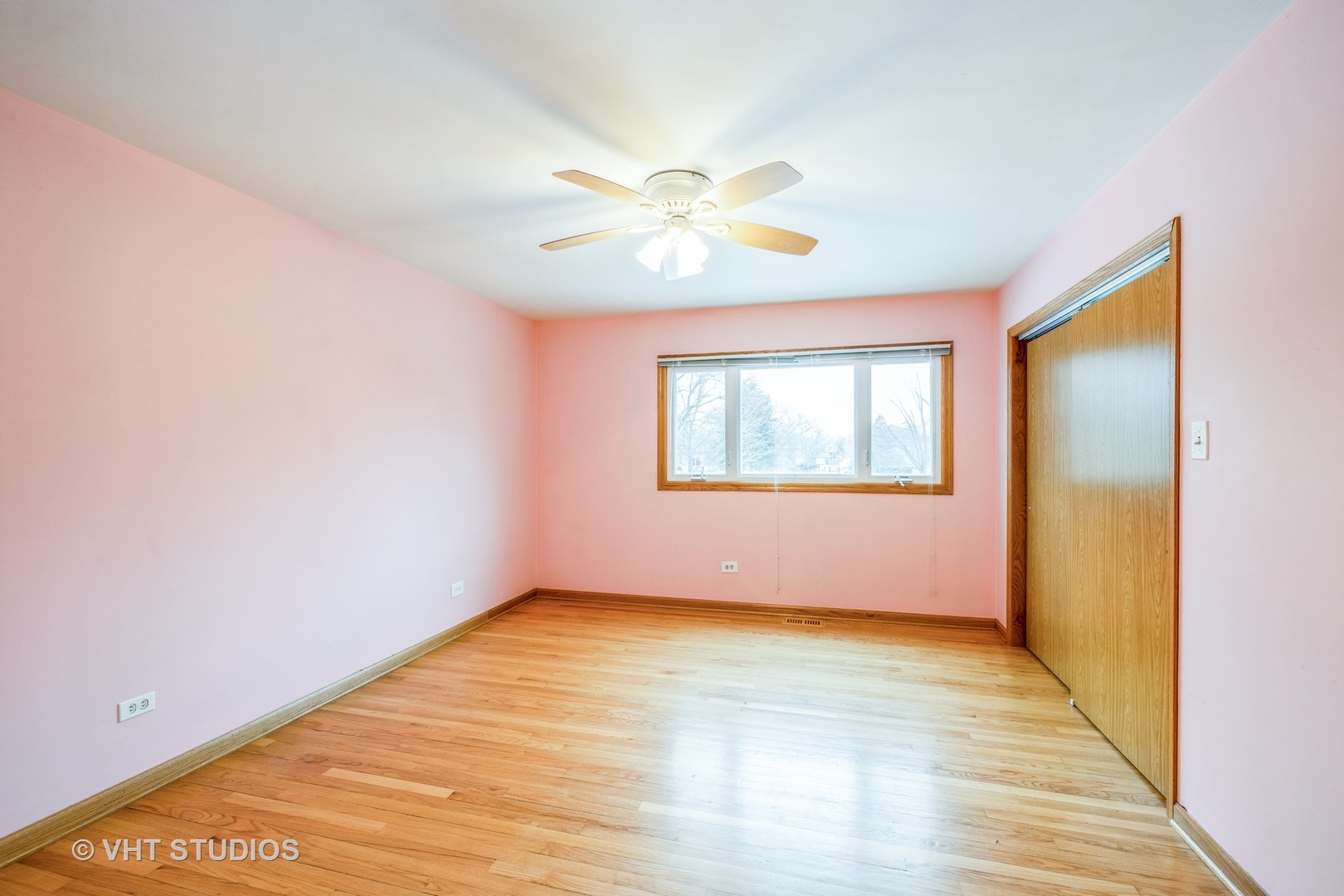 6310 Thurlow Street Willowbrook, IL 60527 - Photo 17 of 34 a view of an empty room