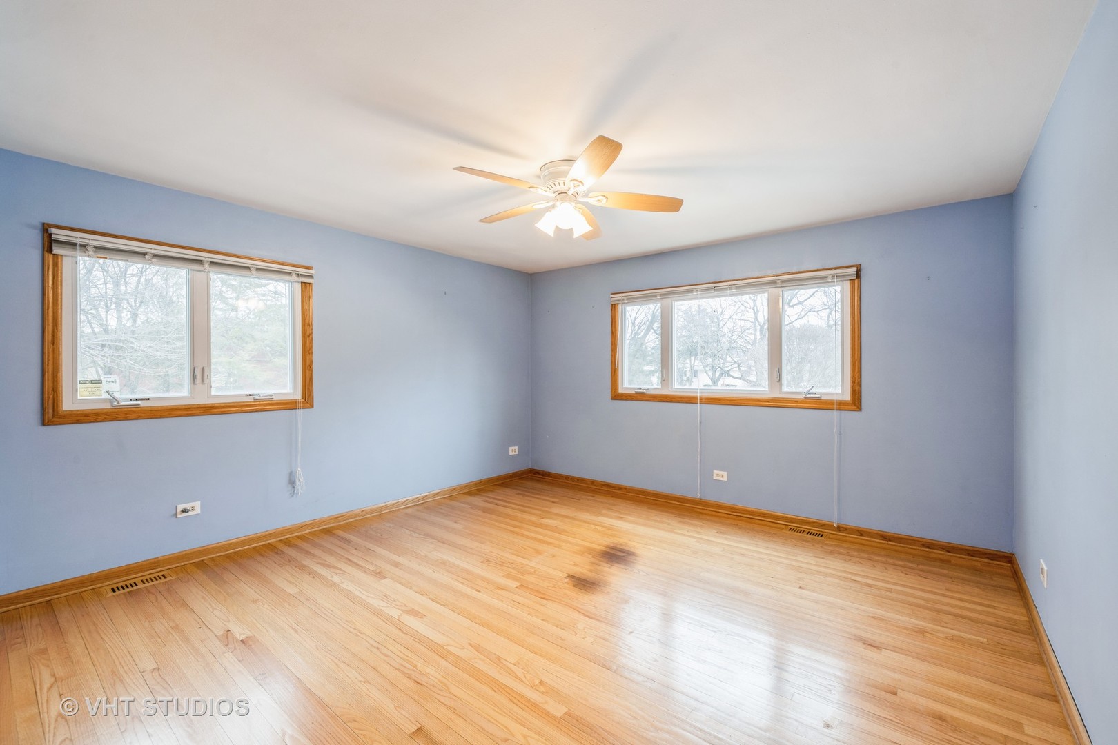 6310 Thurlow Street Willowbrook, IL 60527 - Photo 19 of 34 a view of an empty room with a window
