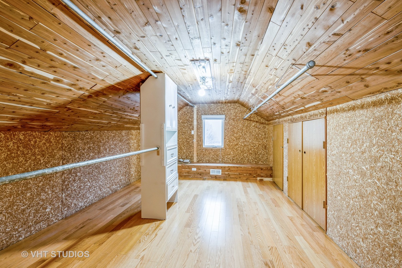 6310 Thurlow Street Willowbrook, IL 60527 - Photo 24 of 34 a view of balcony with wooden floor