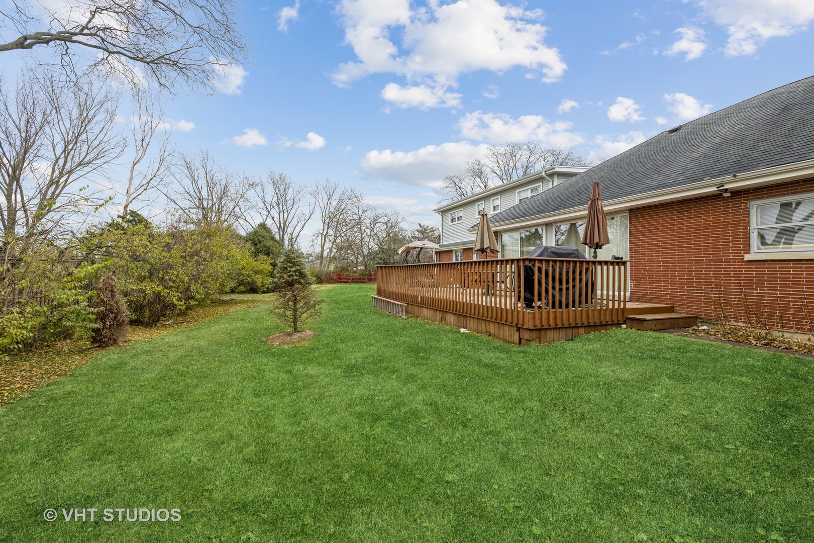 6310 Thurlow Street Willowbrook, IL 60527 - Photo 26 of 34 a view of backyard with trampoline