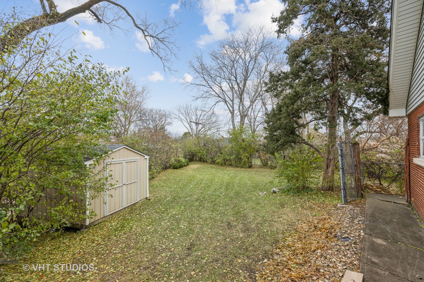 6310 Thurlow Street Willowbrook, IL 60527 - Photo 29 of 34 a backyard of a house with lots of green space