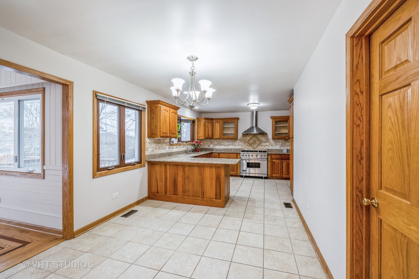 6310 Thurlow Street Willowbrook, IL 60527 - Photo 9 of 34