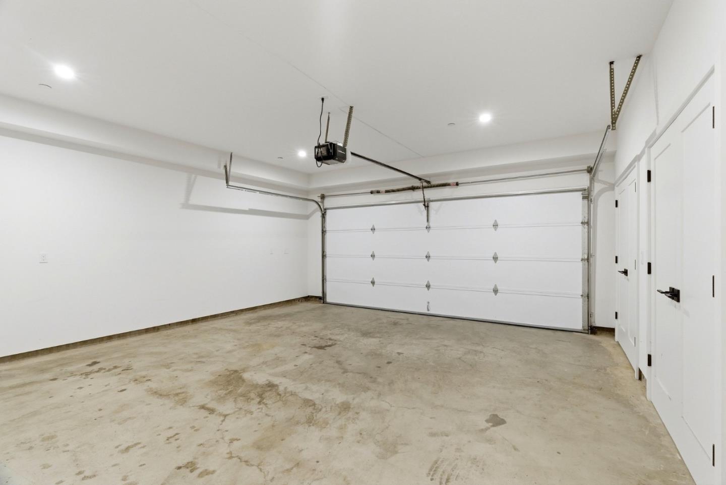 914 Woodside Road Redwood City, CA 94061 - Photo 34 of 39 a view of an empty room
