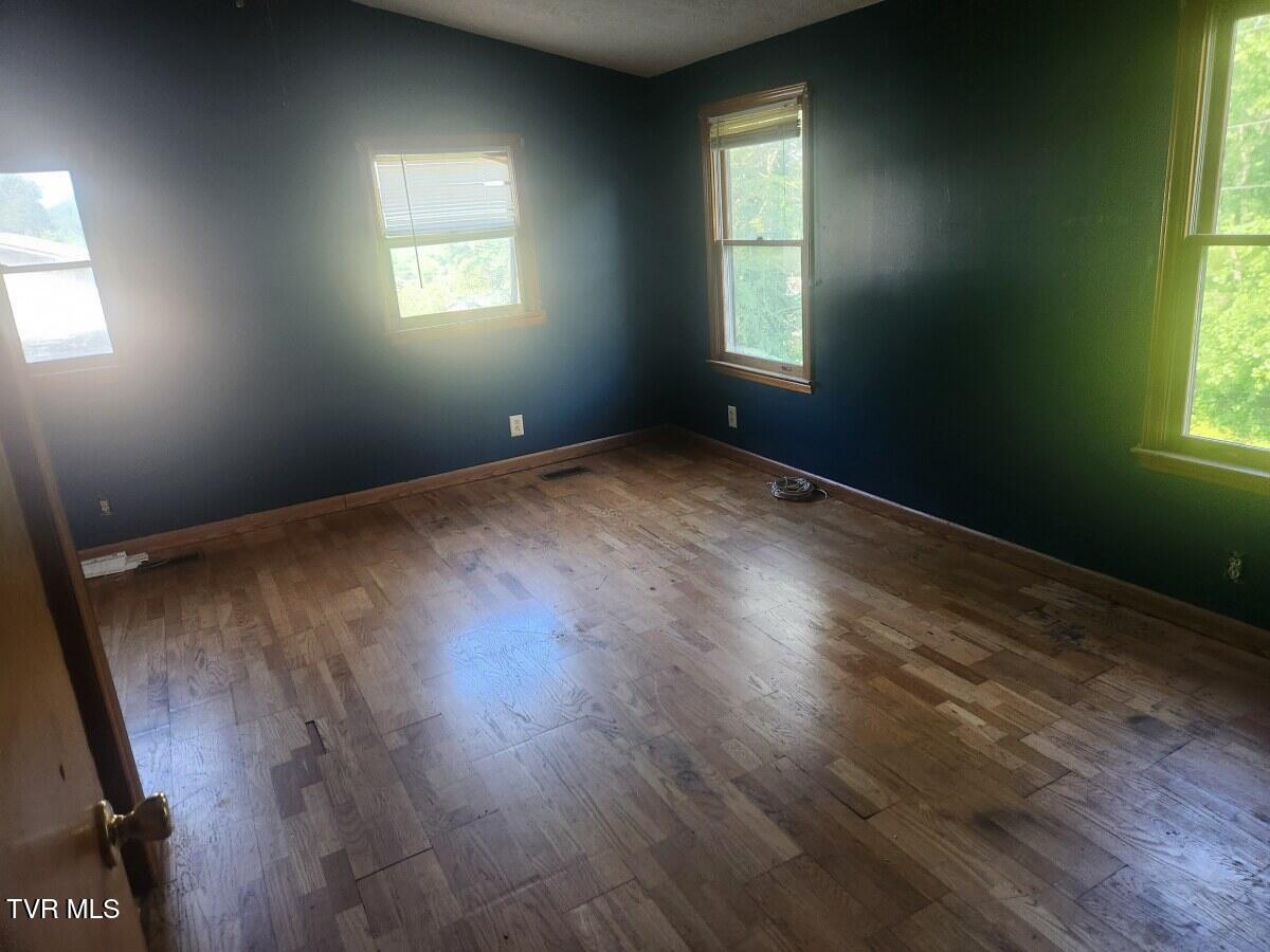 1111 Berry Road Elizabethton, TN 37643 - Photo 10 of 11 Berry (12)