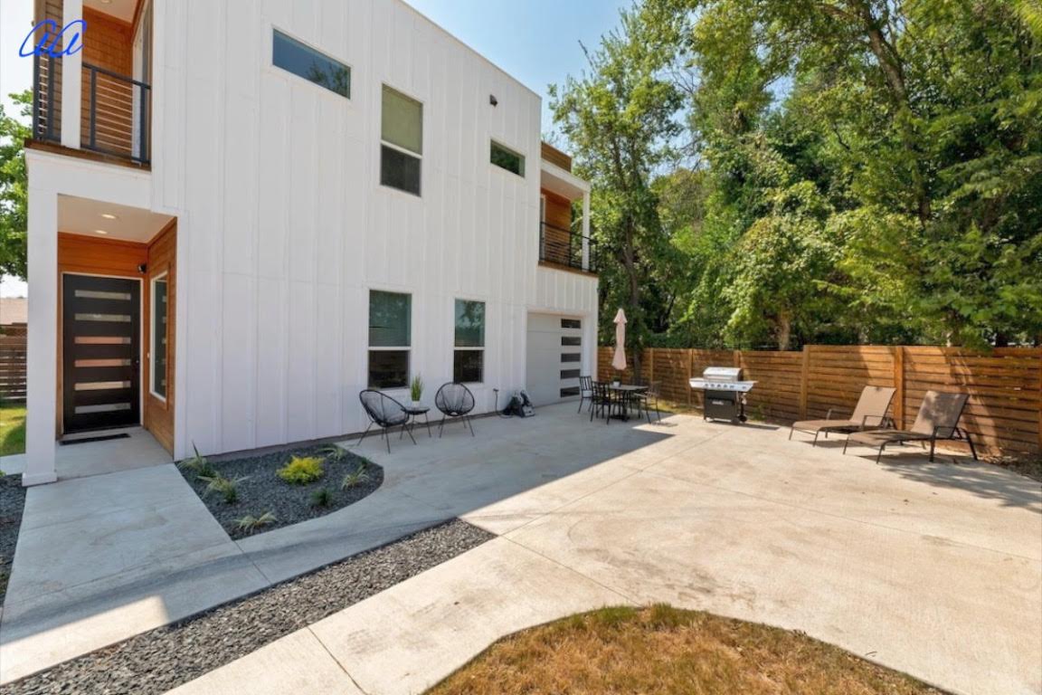 5401 Stuart Circle, Unit 1 Austin, TX 78721 - Photo 22 of 24 a view of a outdoor space with a patio