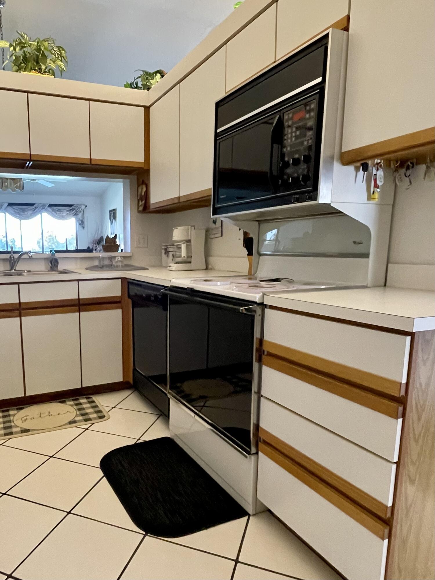 1072 Keystone Drive, Unit D Jupiter, FL 33458 - Photo 11 of 28 FullSizeRender (32)