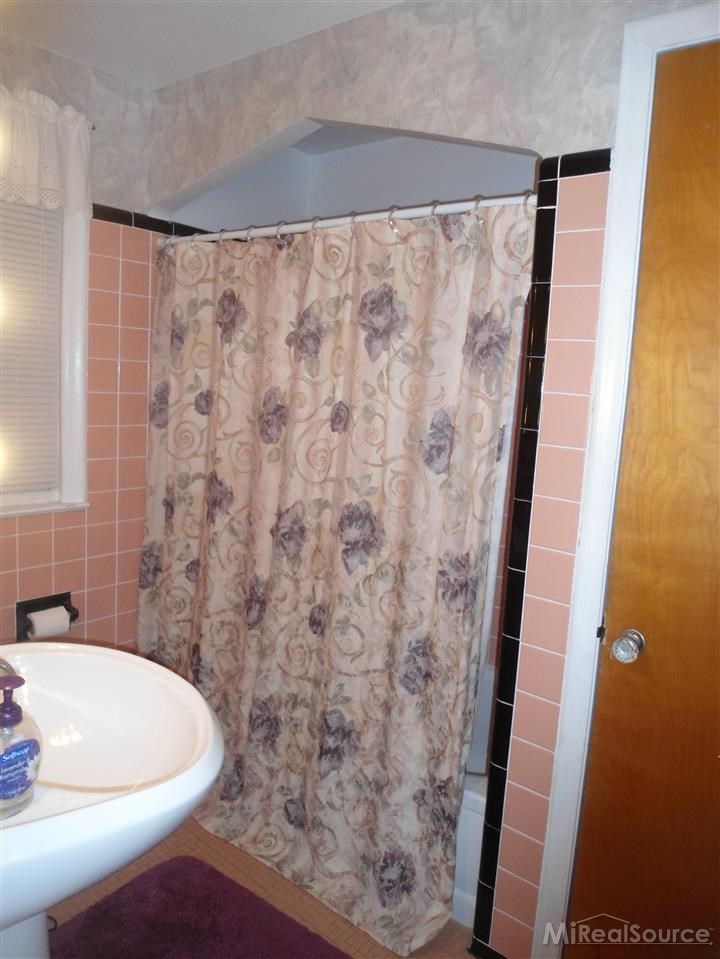 593 Vernier Road Grosse Pointe Woods, MI 48236 - Photo 25 of 30