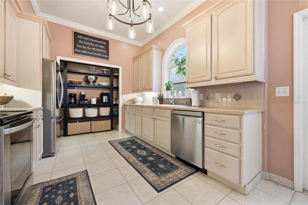 9278 Southwest 61st Avenue Gainesville, FL 32608 - Photo 11 of 65