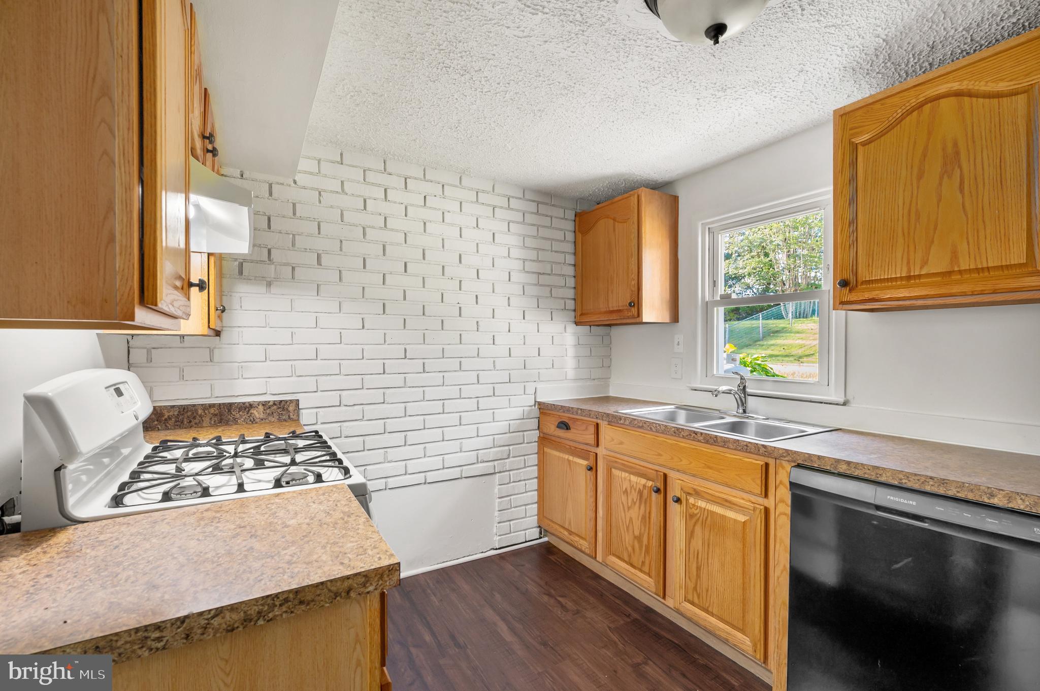 4619 Evansdale Road Woodbridge, VA 22193 - Photo 7 of 30